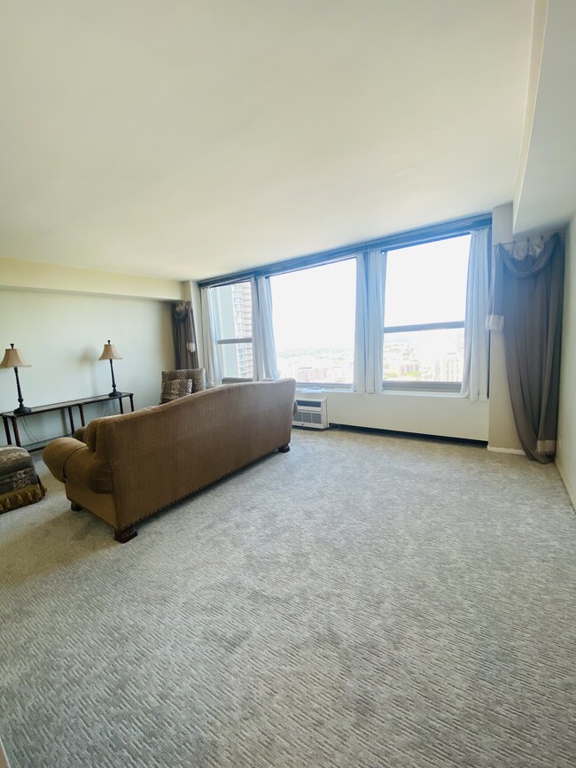 3600 N Lake Shore Dr in Chicago, IL - Building Photo - Building Photo