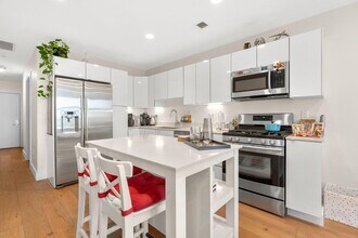248 Meridian St, Unit 204 in Boston, MA - Foto de edificio - Building Photo