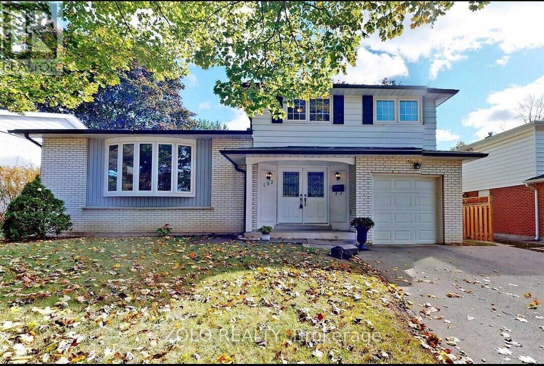 192 Kirk Dr in Markham, ON - Building Photo