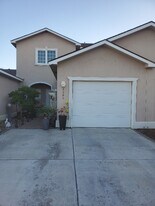 9805 Mia Ln in Pasco, WA - Building Photo