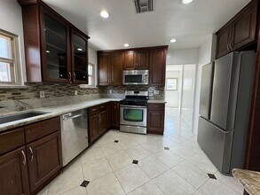 518 Magnolia Ave in Inglewood, CA - Building Photo - Building Photo