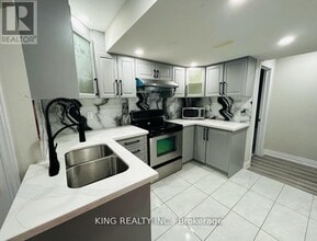 13 Black Diamond Cres in Brampton, ON - Building Photo - Building Photo
