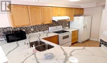 15 Amulet Crescent in Richmond Hill, ON - Building Photo - Building Photo