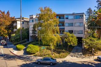 The Mariposa Apartments in Oakland, CA - Foto de edificio - Building Photo