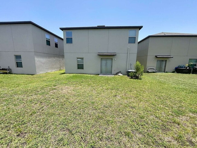 3721 Daisy Bloom Pl in Tampa, FL - Foto de edificio - Building Photo