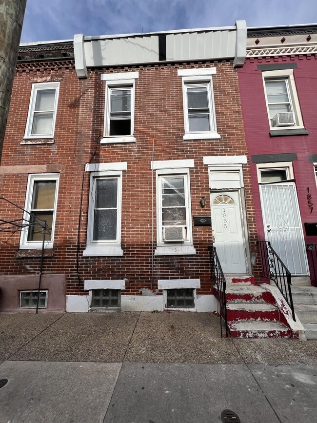 property at 1855 E Lippincott St
