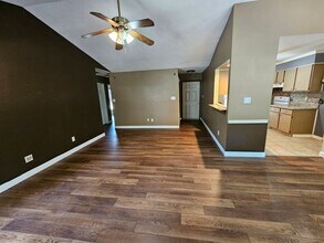 218 Foxwood Ct in Jacksonville, NC - Building Photo - Building Photo