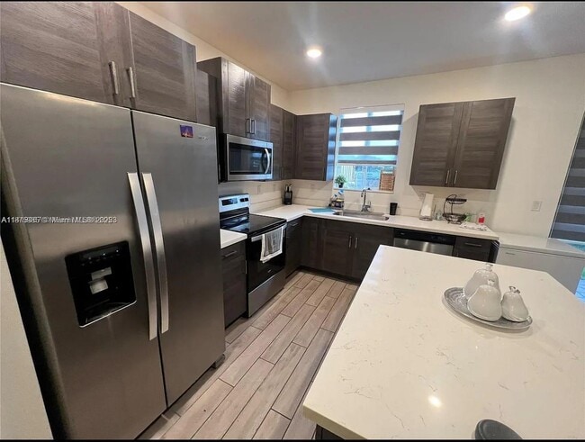 1166 SE 23rd Ave in Homestead, FL - Building Photo - Building Photo