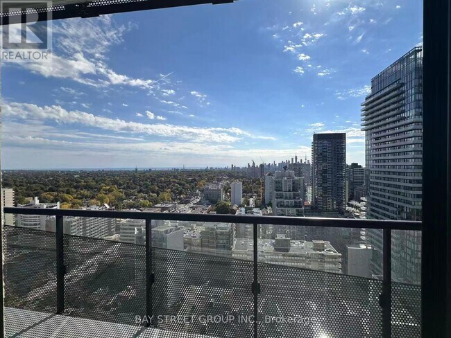 127 Broadway Ave in Toronto, ON - Building Photo - Building Photo