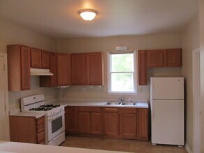933 Wheeler St in Woodstock, IL - Building Photo - Building Photo