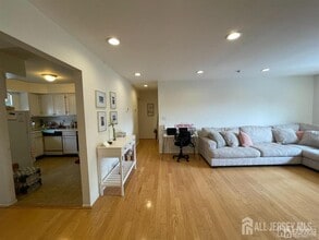 622 Orlando St in Edison, NJ - Building Photo - Building Photo