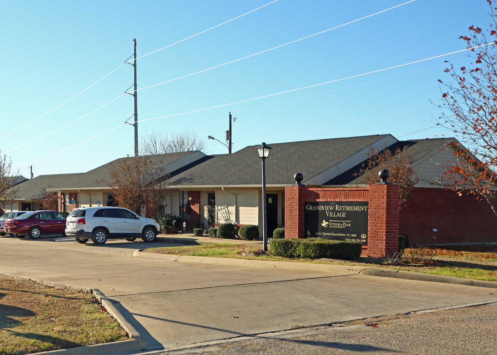 Grandview Retirement Village in Grandview, TX - Foto de edificio