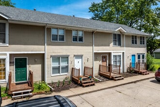 675 Ashworth Dr in Waukee, IA - Building Photo - Building Photo