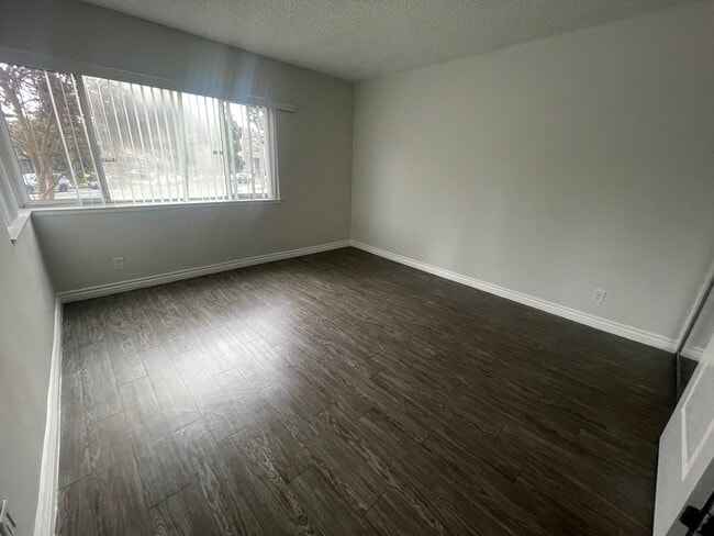 1595 E Chevy Chase Dr, Unit 1 in Glendale, CA - Foto de edificio - Building Photo