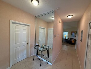 9939 Perfect Dr in Port St. Lucie, FL - Foto de edificio - Building Photo