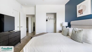 10000 W Missouri Ave in Glendale, AZ - Foto de edificio - Building Photo