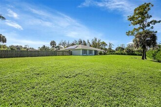 8606 Arrowhead Dr in Wellington, FL - Building Photo - Building Photo