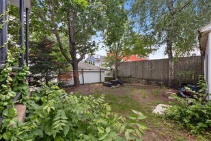 10 Newcastle Rd, Unit 2 in Peabody, MA - Building Photo