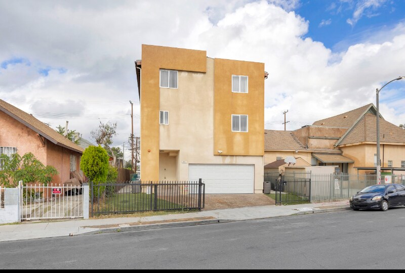 338 E 36th St in Los Angeles, CA - Foto de edificio