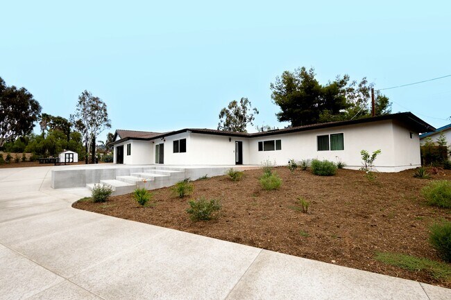 12311 Boulder View Dr in Poway, CA - Building Photo - Building Photo