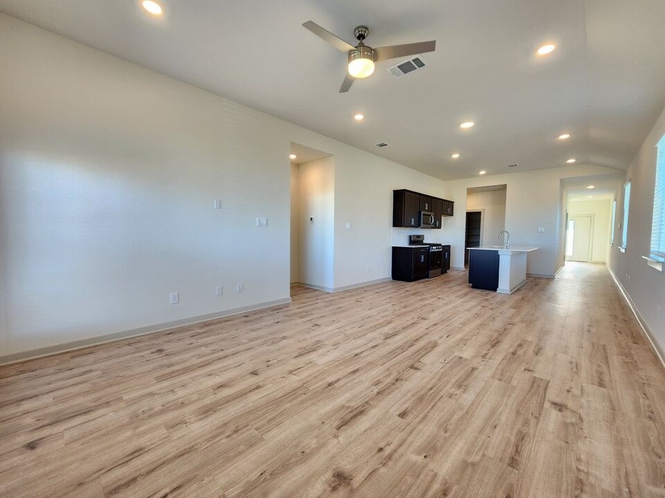 436 Wilshire Rd in San Marcos, TX - Building Photo