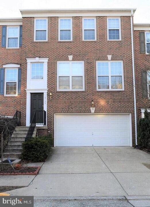 13133 Rose Petal Cir in Herndon, VA - Building Photo