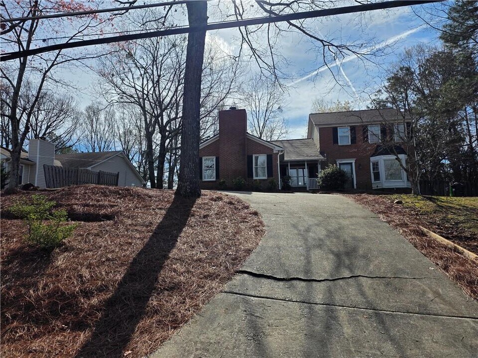 1834 Cooper Lake Dr SE in Smyrna, GA - Building Photo