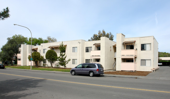 Monte Vina Apartments in Healdsburg, CA - Building Photo - Building Photo