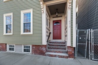 673 E 2nd St, Unit 1 in Boston, MA - Building Photo - Building Photo