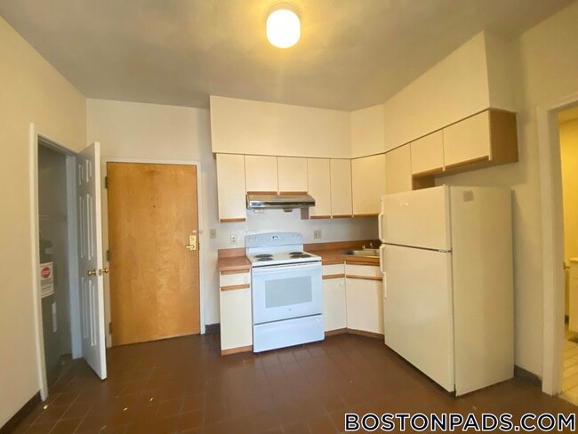 81 Essex St in Boston, MA - Building Photo - Building Photo