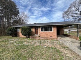 5212 Lewis Rd in Gastonia, NC - Building Photo
