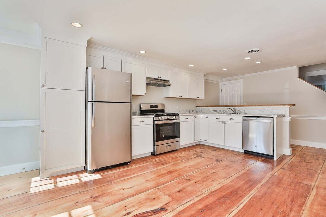 37 Federal St in Newburyport, MA - Building Photo