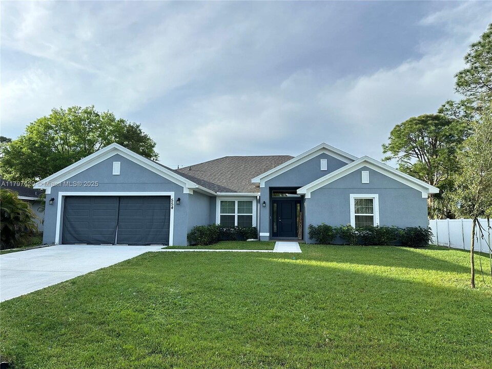 554 NW Billiar Ave in Port St. Lucie, FL - Building Photo