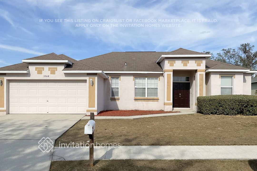 3944 Talon Crest Dr in Lakeland, FL - Foto de edificio