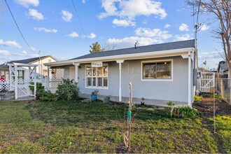 2320 Piercy Way in Sacramento, CA - Building Photo - Building Photo