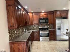 6 Boyard Ct in Franklin Township, NJ - Building Photo - Building Photo