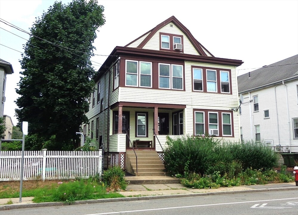 227 Arlington St, Unit 2 in Watertown, MA - Building Photo