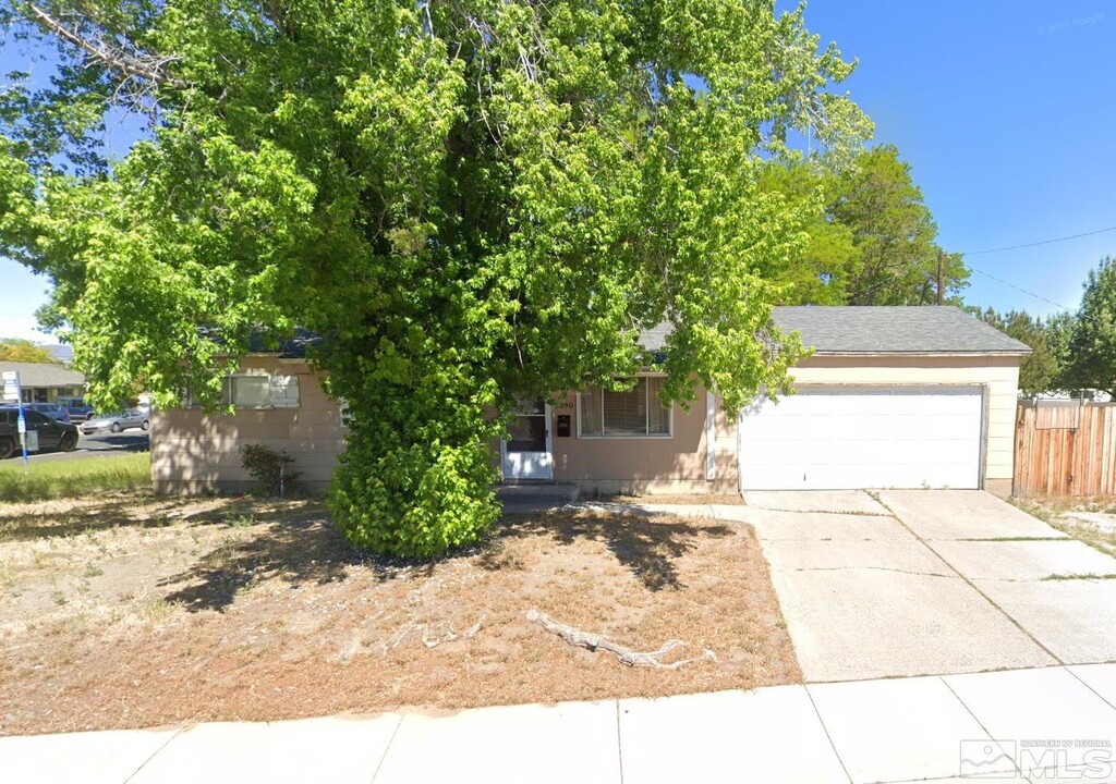 2390 Nelson Way in Sparks, NV - Building Photo