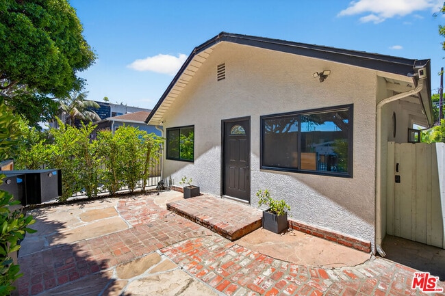925 Marine St in Santa Monica, CA - Building Photo - Building Photo