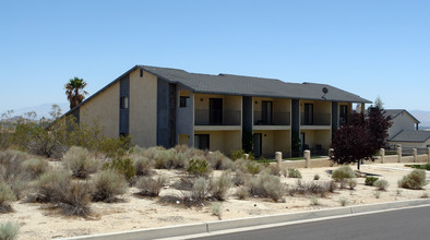 16471 Wato Rd in Apple Valley, CA - Building Photo - Building Photo