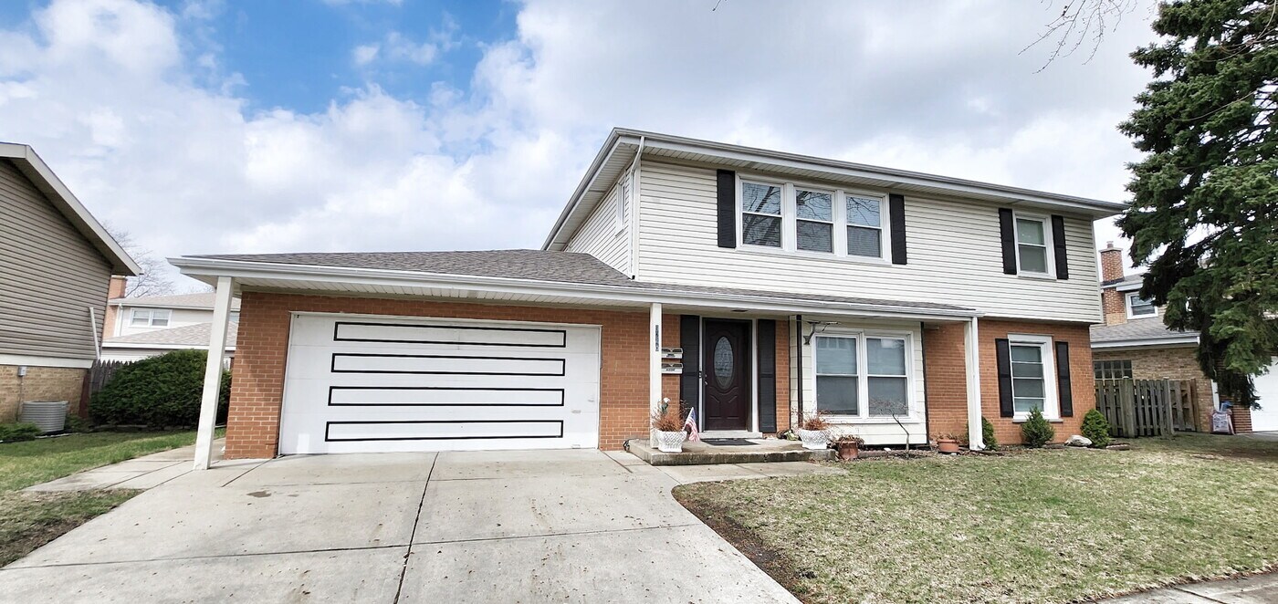 9240 N Courtland Dr, Unit 3 in Niles, IL - Building Photo