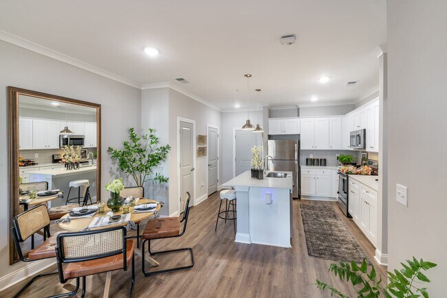 The One at Spartanburg in Spartanburg, SC - Foto de edificio - Building Photo