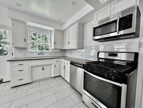 4918 Haskell Ave in Encino, CA - Building Photo - Building Photo
