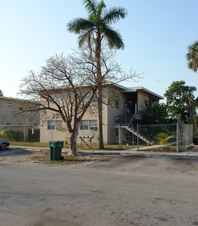 2750 SW 2nd St in Fort Lauderdale, FL - Foto de edificio - Building Photo