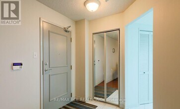 1-581 Greystone Walk Dr in Toronto, ON - Building Photo - Building Photo