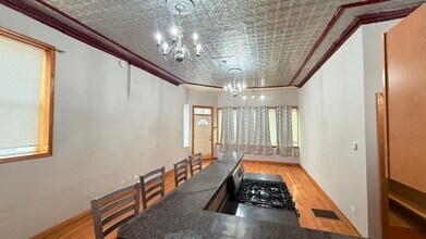 1086 N Marshfield Ave in Chicago, IL - Building Photo - Building Photo