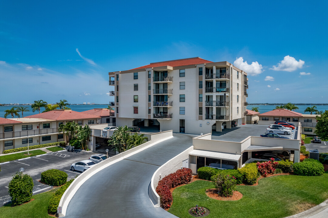 Casa del Mar in St. Petersburg, FL - Building Photo