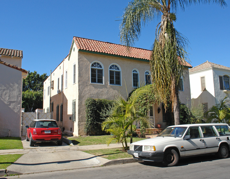 435 N Sierra Bonita Ave in Los Angeles, CA - Building Photo