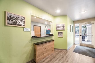 Furnished Studio-Ocala in Ocala, FL - Foto de edificio - Building Photo