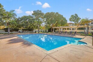 Tierra Vista in Oxnard, CA - Building Photo